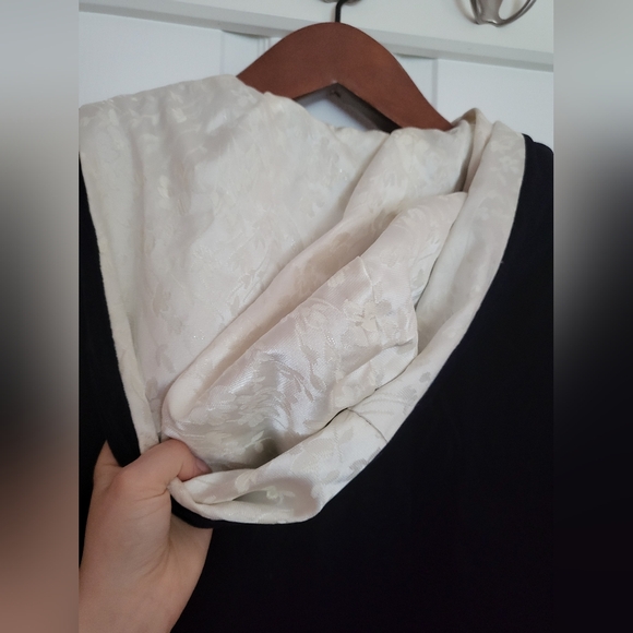 Velvet Fantasy Cape - Picture 7 of 15